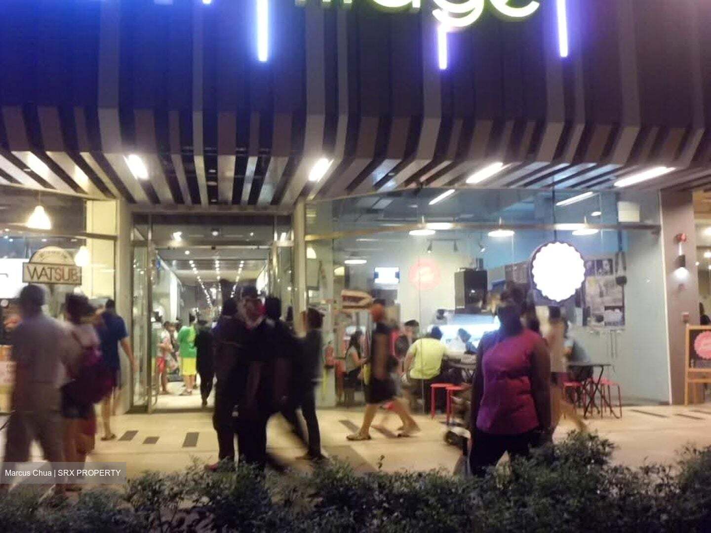 East Village (D16), Retail #639003051